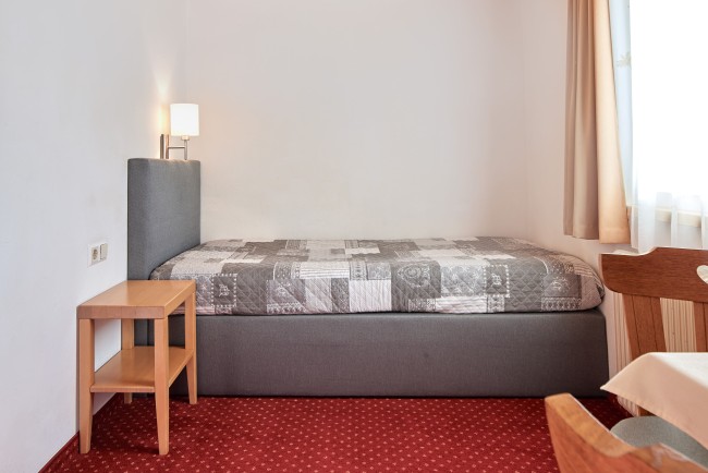 Einzelzimmer mit Flat-TV